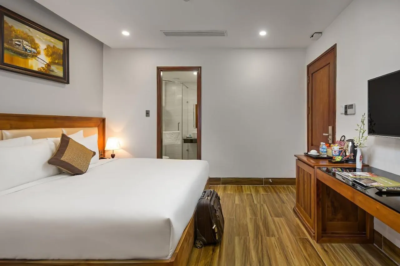 Alisia Beach Hotel Дананг