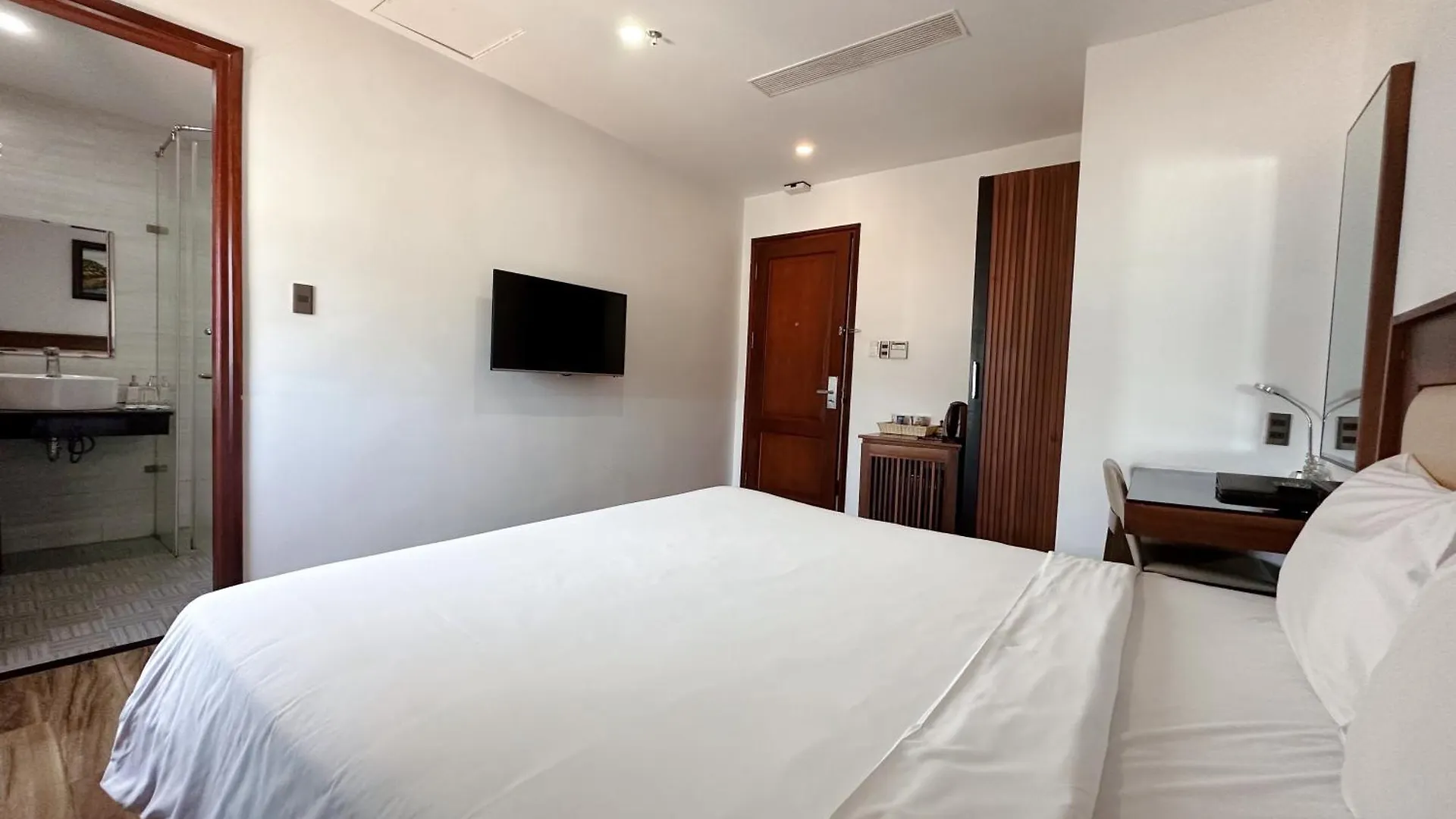 Alisia Beach Hotel Дананг