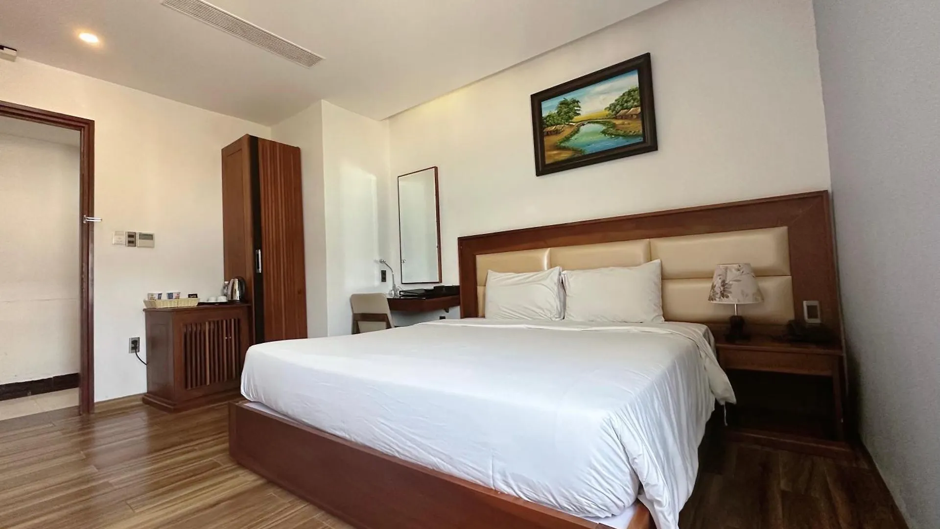 Alisia Beach Hotel Дананг