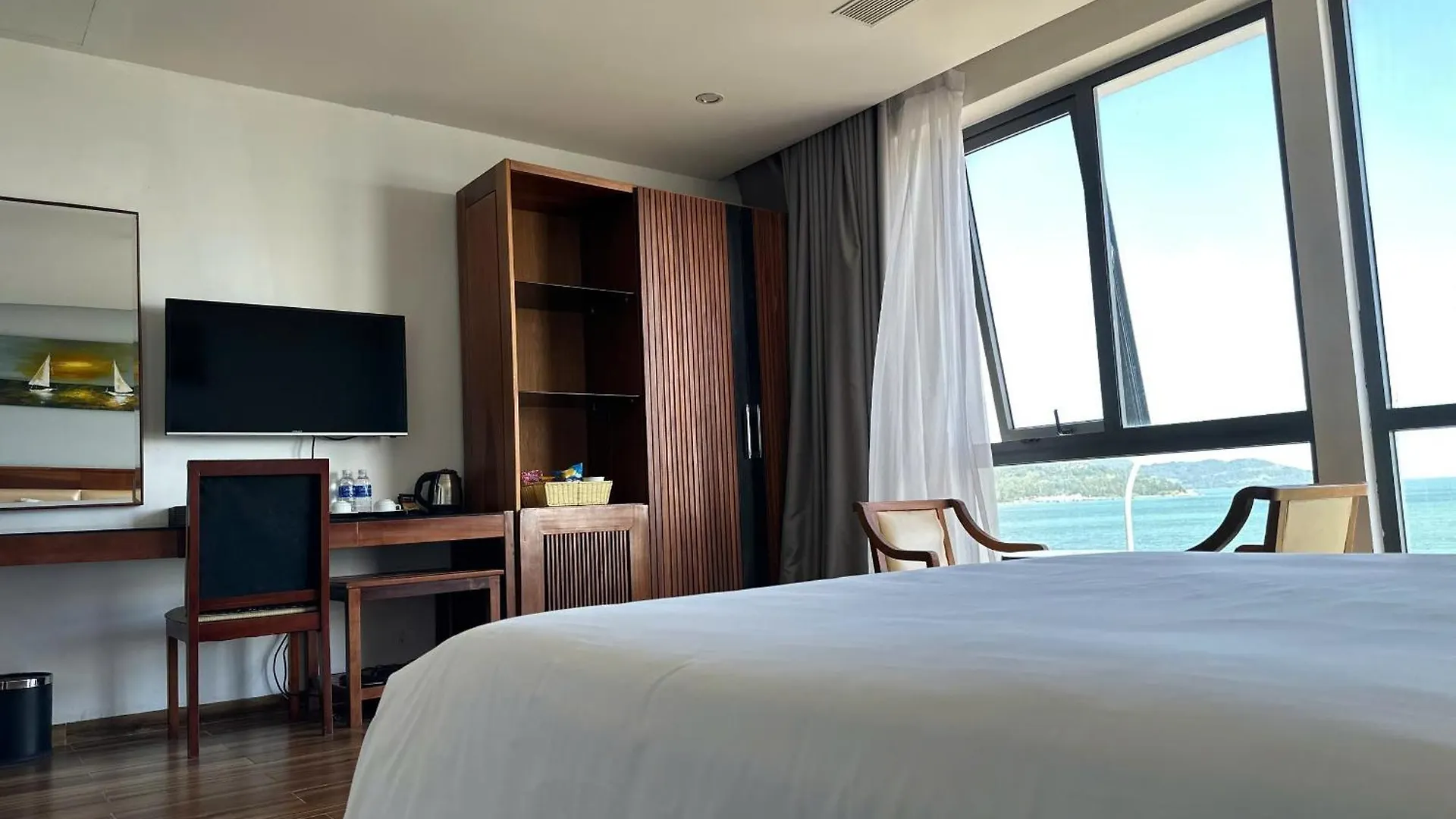Alisia Beach Hotel Дананг 4*,