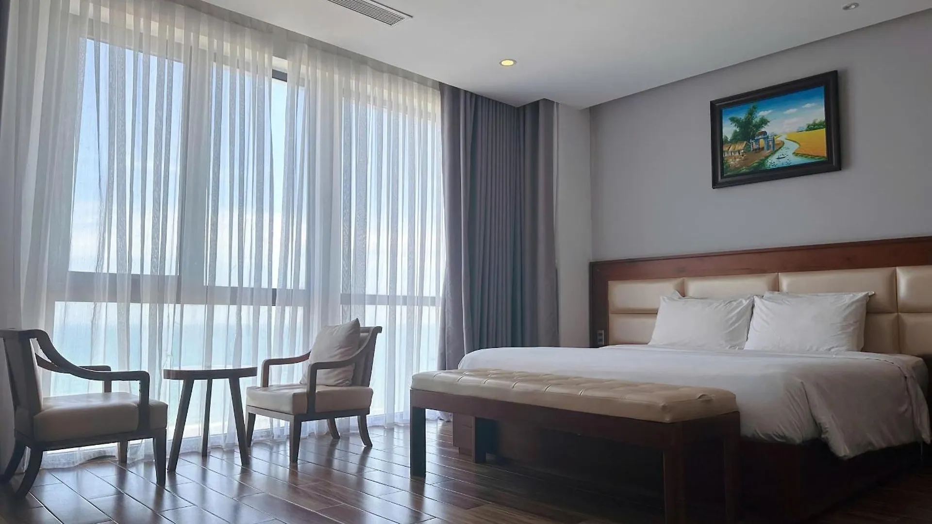 Alisia Beach Hotel Дананг